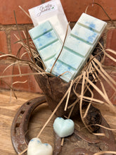 Load image into Gallery viewer, Fresh Linen Snap Bar