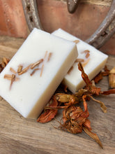 Load image into Gallery viewer, Cedar wood &amp; Geranium  Essential Oil Wax Slab - 85g
