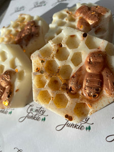 Dark Honey and Tobacco Honeycomb